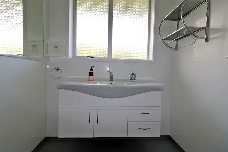 Photo of property in 26 Oberon Street, Stratford, 4332