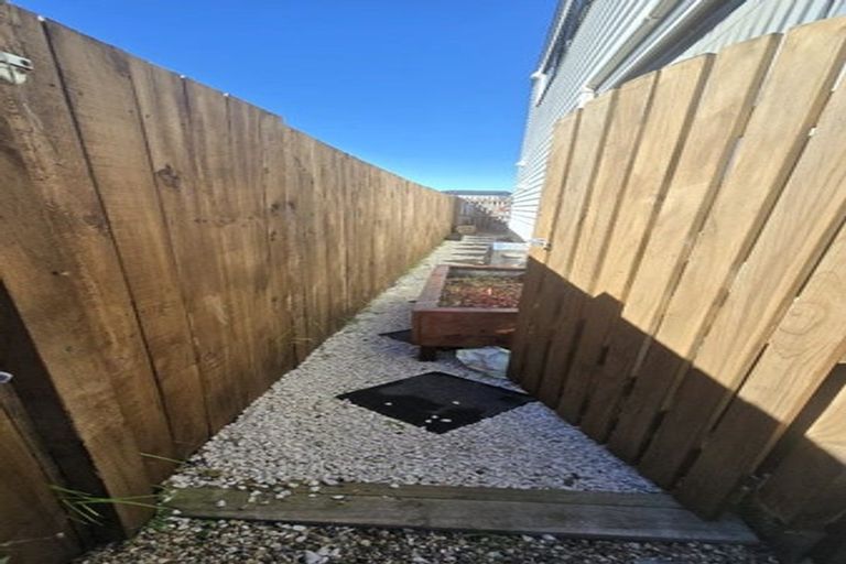 Photo of property in 2/5 Brandon Road, Glen Eden, Auckland, 0602