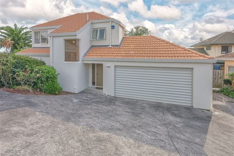 Photo of property in 2/5 Juvena Place, Clover Park, Auckland, 2019