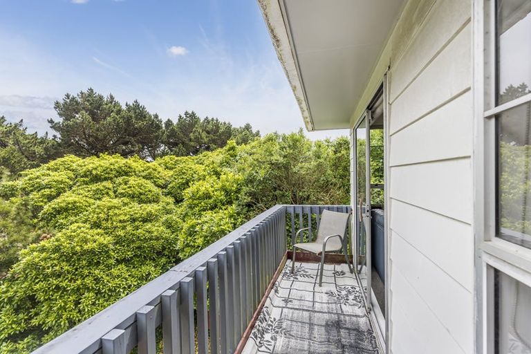 Photo of property in 6 Cyril Way, Paparangi, Wellington, 6037