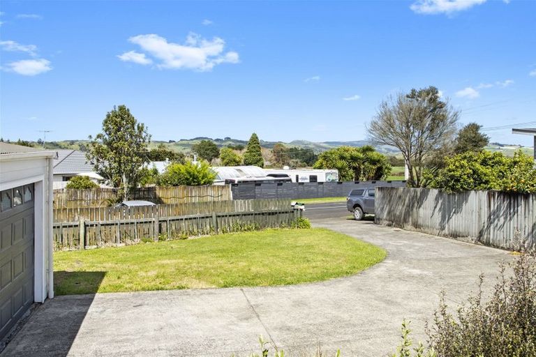 Photo of property in 28 Saint Johns Avenue, Tuakau, 2121