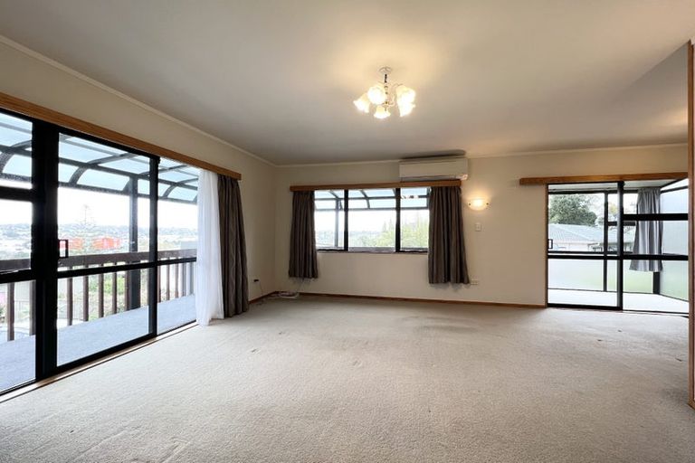 Photo of property in 2/104 Bond Crescent, Forrest Hill, Auckland, 0620