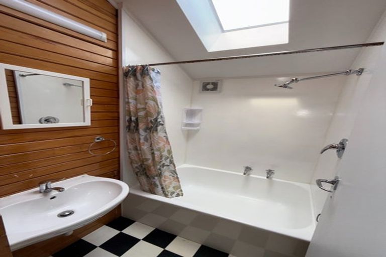 Photo of property in 28 Burns Road, Hospital Hill, Napier, 4110