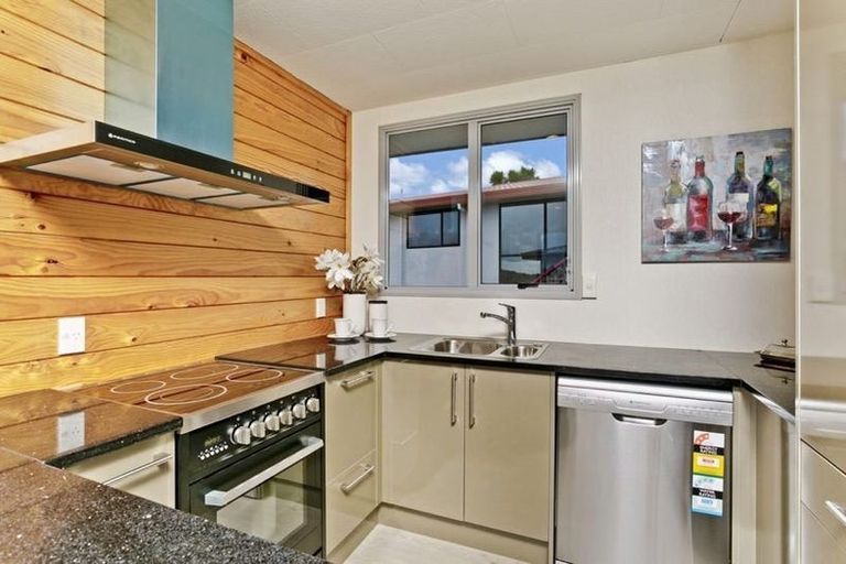 Photo of property in 9 Jumento Place, Unsworth Heights, Auckland, 0632