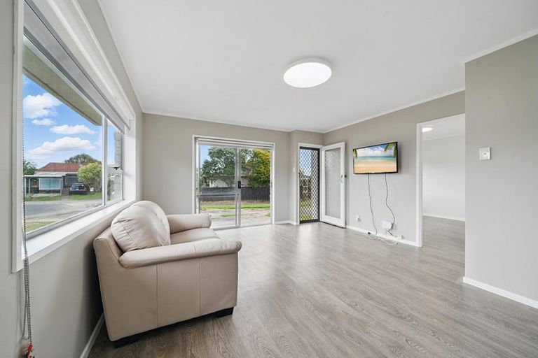 Photo of property in 1/41 Blacklock Avenue, Henderson, Auckland, 0612