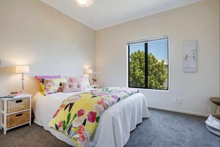 Photo of property in 9 Verdale Circle, Glen Eden, Auckland, 0602