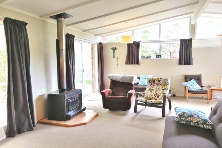 Photo of property in 12 Shaw Road, Oratia, Auckland, 0604
