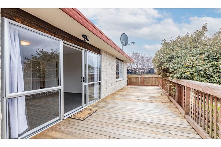 Photo of property in 2/126a Inwoods Close, Parklands, Christchurch, 8083