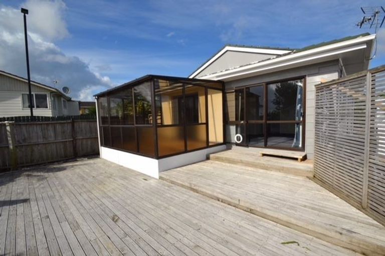 Photo of property in 17 Sabot Place, Massey, Auckland, 0614