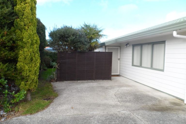 Photo of property in 2/14 Knott Road, Stanmore Bay, Whangaparaoa, 0932