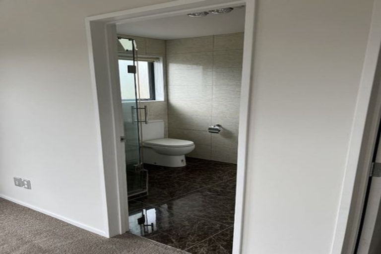 Photo of property in 28 The Enclave, Totara Heights, Auckland, 2105