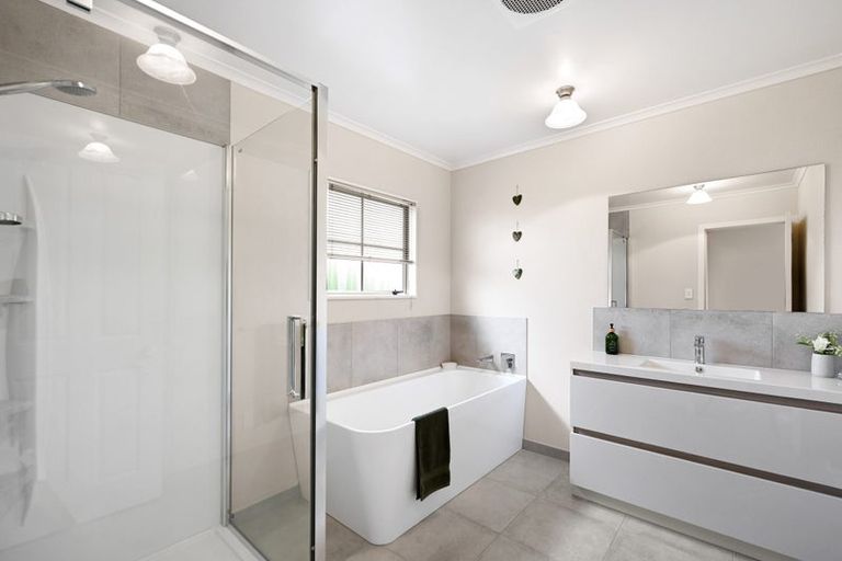 Photo of property in 5 Fernwater Place, Flagstaff, Hamilton, 3210