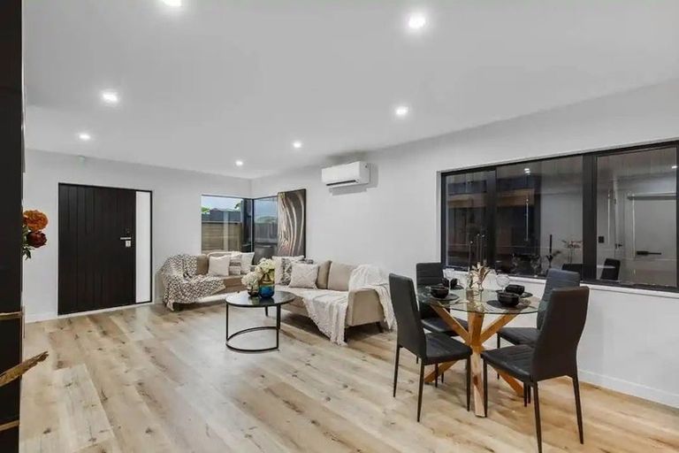 Photo of property in 56c Donovan Avenue, Massey, Auckland, 0614