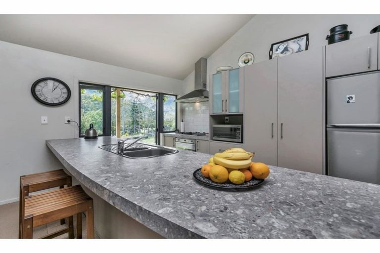 Photo of property in 11 Pineview Lane, Helensville, 0875