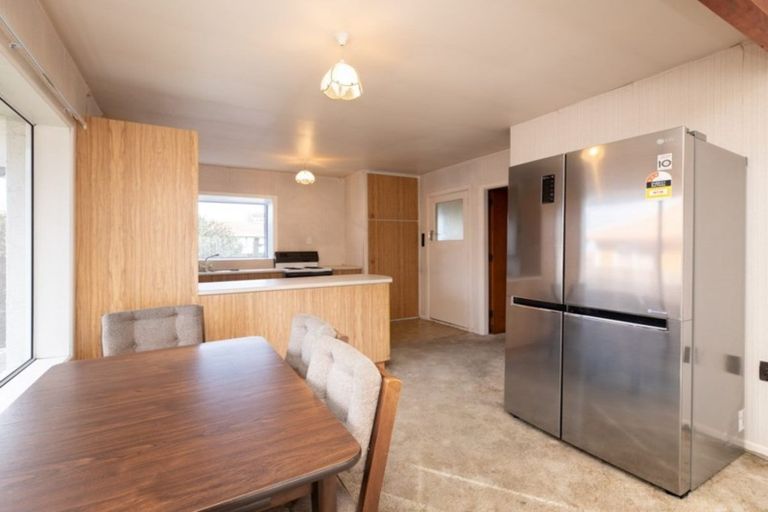 Photo of property in 406 Main North Road, Redwood, Christchurch, 8051