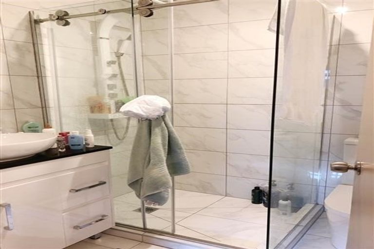 Photo of property in 318 Triangle Road, Massey, Auckland, 0614