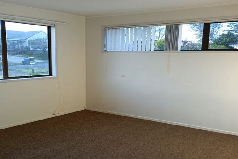 Photo of property in 10 Elvira Place, Ranui, Auckland, 0612