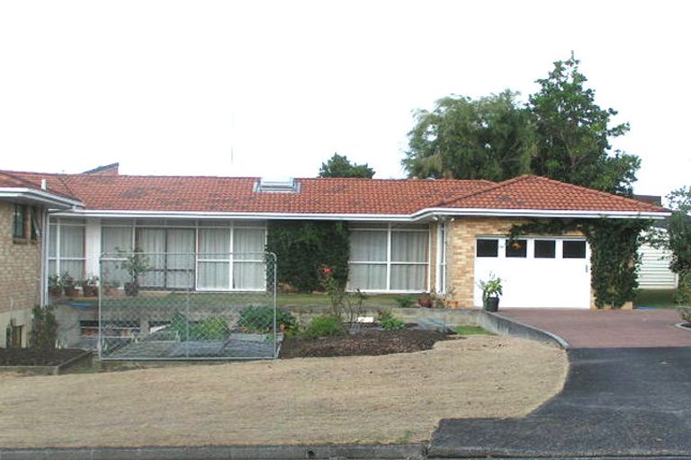 Photo of property in 2 Pendene Place, Forrest Hill, Auckland, 0620