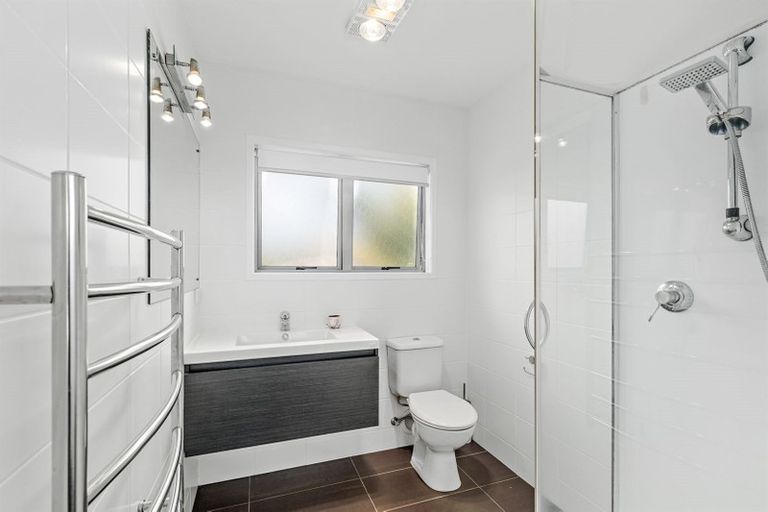 Photo of property in 32 John Downs Drive, Browns Bay, Auckland, 0630