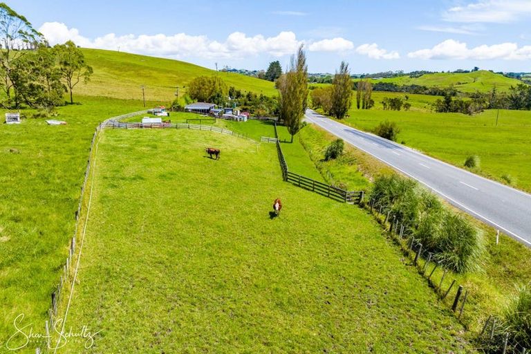 Photo of property in 2305 State Highway 12, Paparoa, 0571