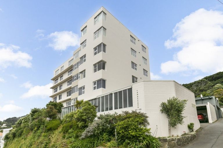 Photo of property in Landscape Apartments, 123-125 Austin Street, Mount Victoria, Wellington, 6011