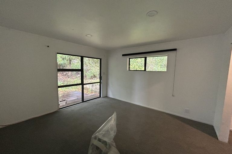 Photo of property in 1/2 Heatherleigh Rise, Northcross, Auckland, 0632