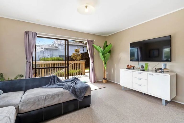 Photo of property in 1/111 Spinella Drive, Bayview, Auckland, 0629