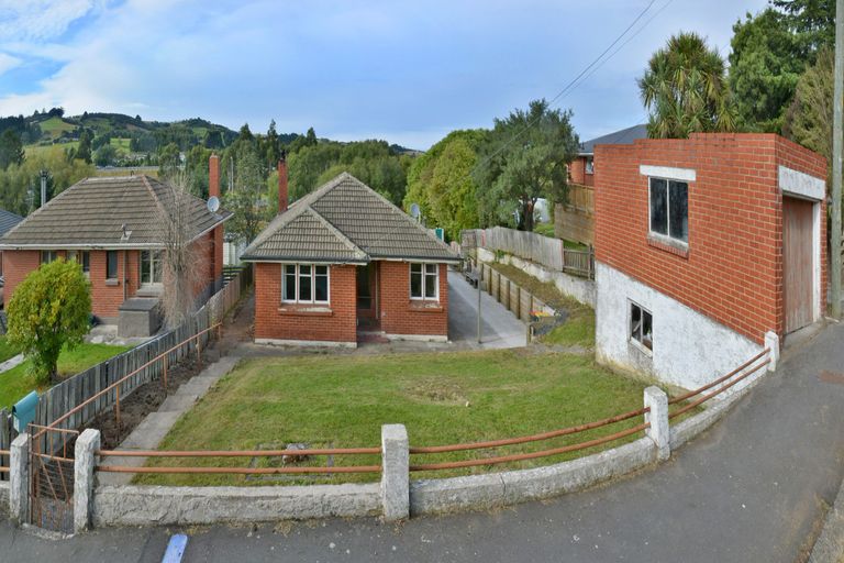 Photo of property in 28 Waldron Crescent, Green Island, Dunedin, 9018