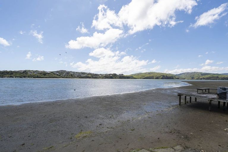 Photo of property in 29 Seaview Road, Paremata, Porirua, 5024