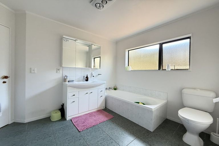 Photo of property in 1/13 Thornton Road, Milford, Auckland, 0620