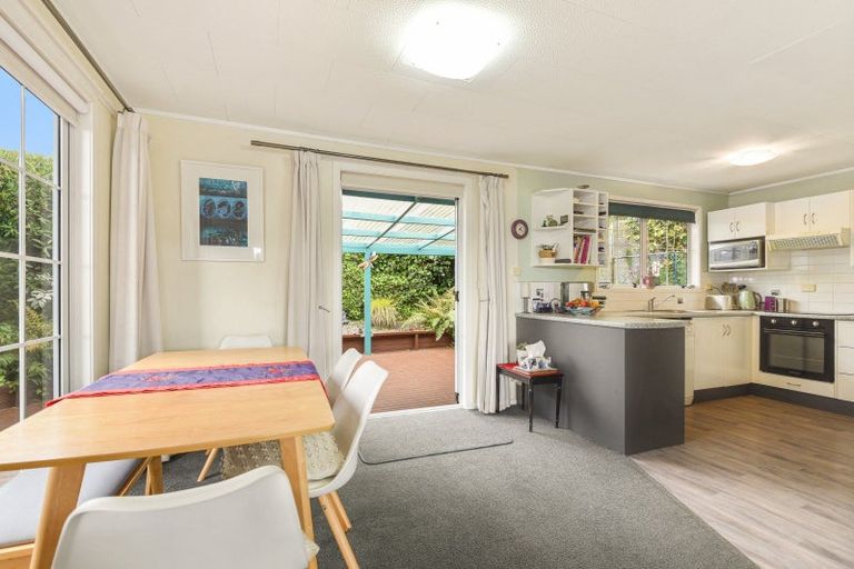 Photo of property in 7 Aries Place, Kawaha Point, Rotorua, 3010