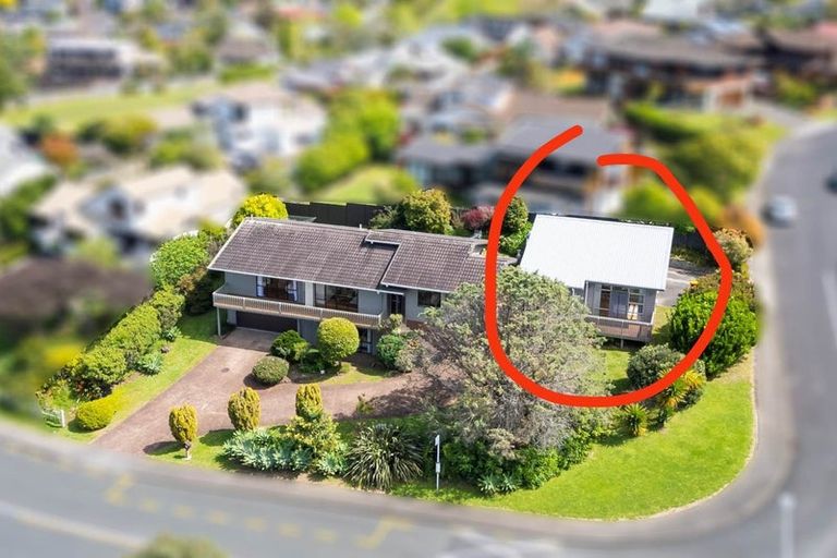 Photo of property in 2 Deanna Drive, West Harbour, Auckland, 0618