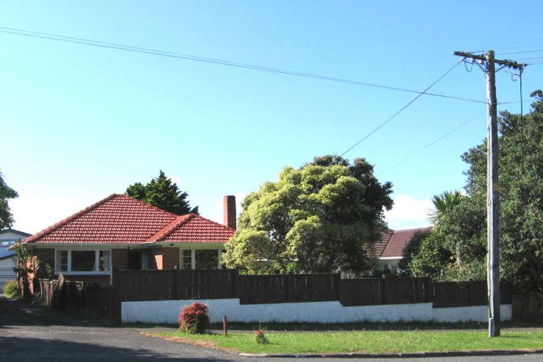 Photo of property in 1/12 Akehurst Avenue, New Lynn, Auckland, 0600