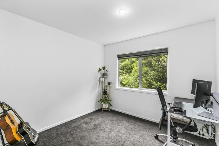 Photo of property in 3b Chester Road, Tawa, Wellington, 5028