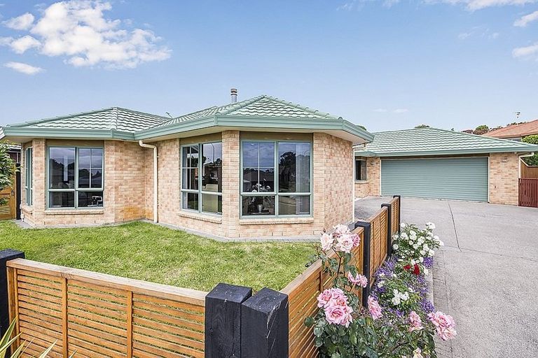 Photo of property in 127 Realm Drive, Paraparaumu, 5032