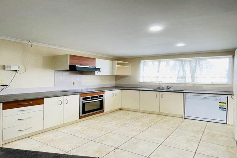 Photo of property in 53 Kayes Road, Pukekohe, 2120