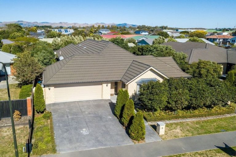 Photo of property in 6 Foresters Crescent, Parklands, Christchurch, 8083