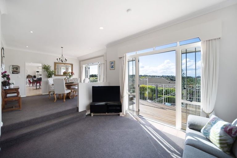 Photo of property in 19 Evelyn Road, Cockle Bay, Auckland, 2014