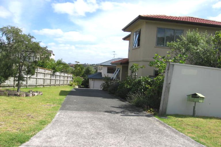 Photo of property in 2/360 East Coast Road, Sunnynook, Auckland, 0630