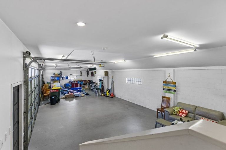 Photo of property in 92 Govett Avenue, Frankleigh Park, New Plymouth, 4310