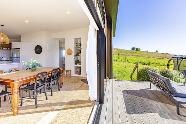 Photo of property in 53 Highlands Drive, Waipawa, 4210