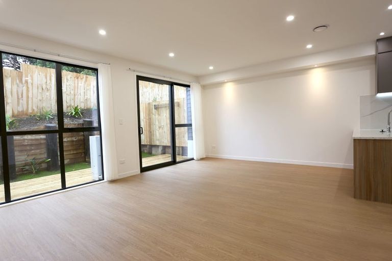 Photo of property in 13d King Richard Place, Browns Bay, Auckland, 0630