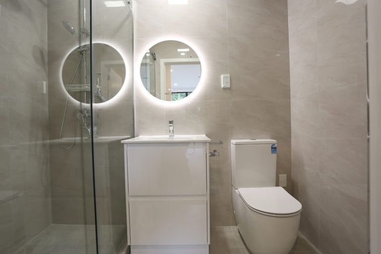 Photo of property in 13d King Richard Place, Browns Bay, Auckland, 0630