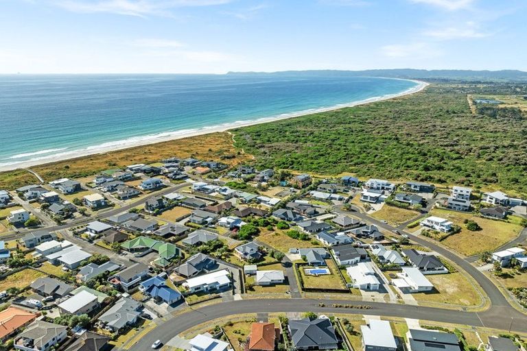 Photo of property in 11 Kihi Place, Ruakaka, 0116