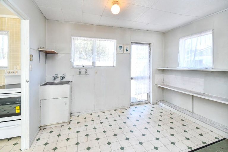 Photo of property in 2/16 Gibbons Road, Weymouth, Auckland, 2103