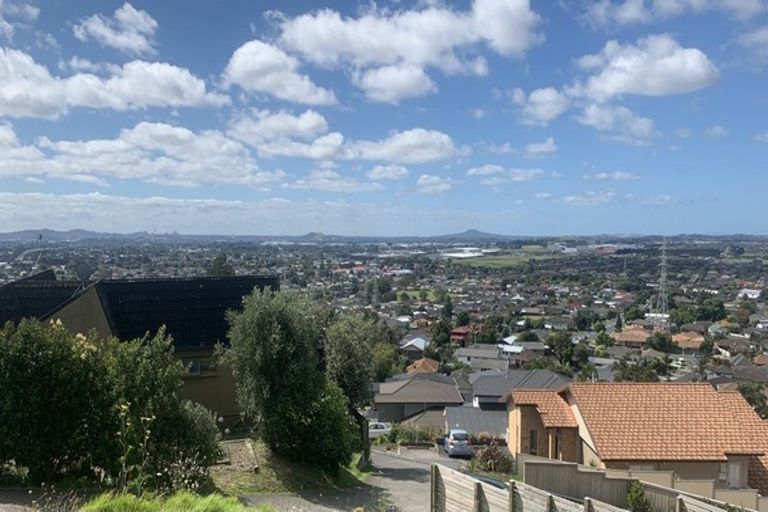 Photo of property in 11 Bartells Drive, Goodwood Heights, Auckland, 2105