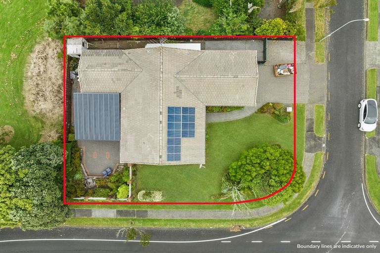 Photo of property in 2 Mirabell Place, Golflands, Auckland, 2013