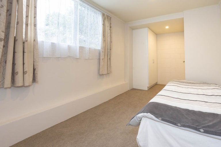 Photo of property in 2 Chelsea View Drive, Chatswood, Auckland, 0626