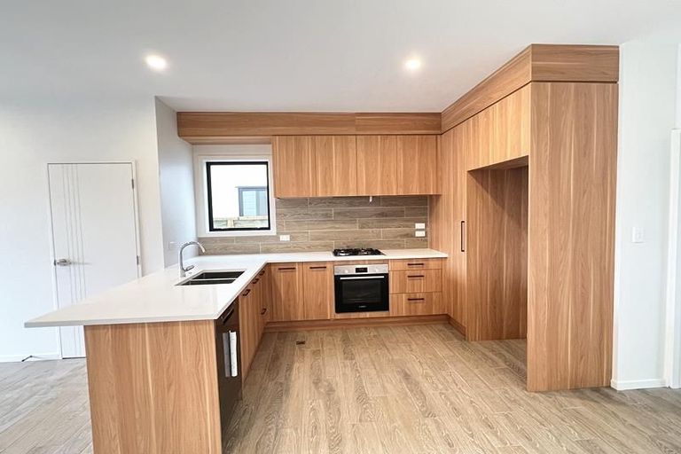 Photo of property in 11 Aramata Road, Papakura, 2110