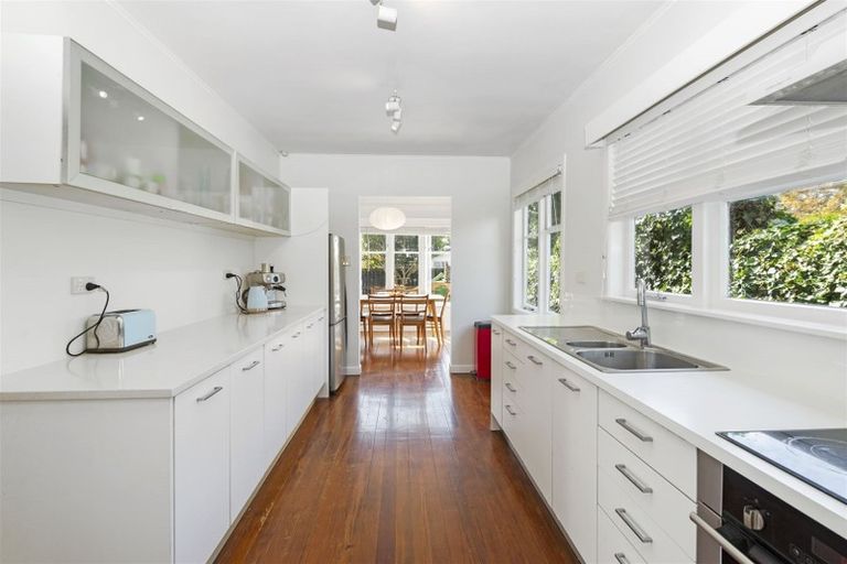 Photo of property in 1/2 Yeovil Road, Te Atatu Peninsula, Auckland, 0610